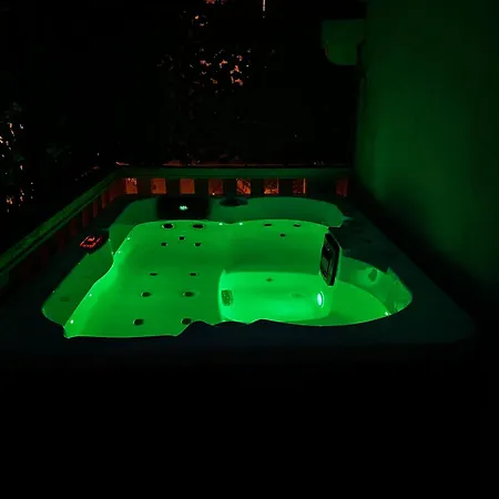 Lira Jacuzzi-sea View *