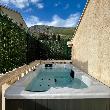 Lira Jacuzzi-sea View